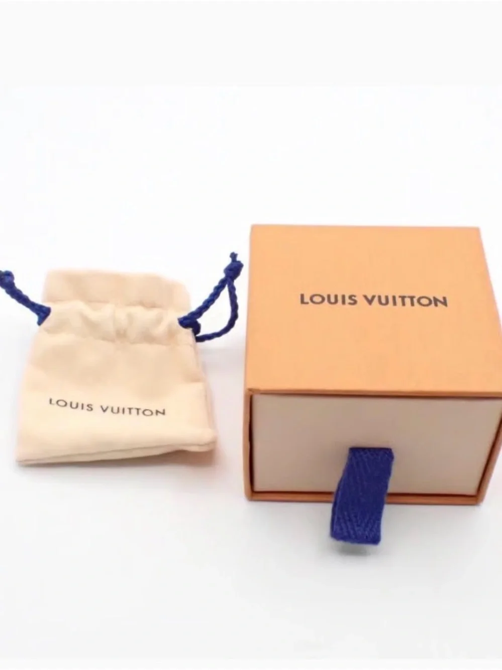 Authentic Louis Vuitton LV Gold and Pearl Flower Charm Bracelet - Picture 4 of 4